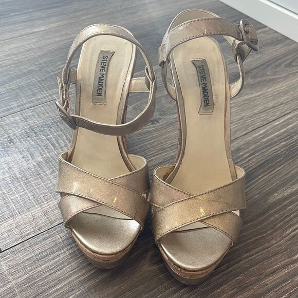 Steve Madden Gold/Champagne Heels - Picture 1 of 4